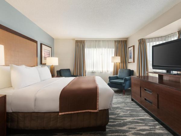 Travelodge by Wyndham Calgary South : photo 4 de la chambre chambre lit king-size deluxe - non-fumeurs 