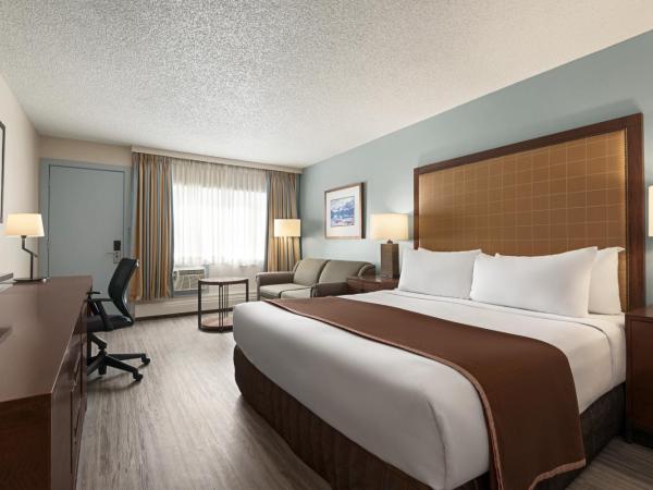 Travelodge by Wyndham Calgary South : photo 5 de la chambre chambre lit king-size - non-fumeurs