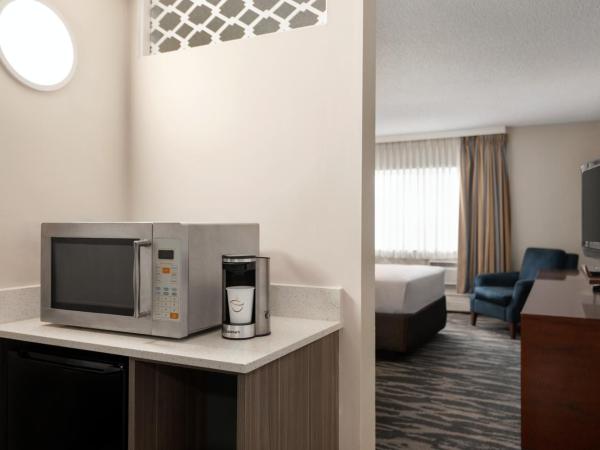 Travelodge by Wyndham Calgary South : photo 2 de la chambre chambre deluxe avec 2 lits queen-size - non-fumeurs