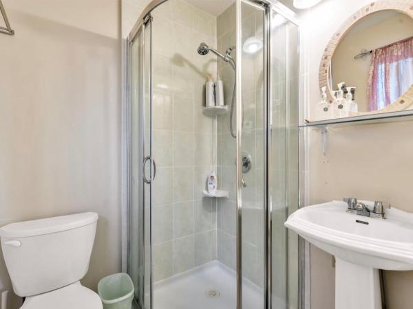 Orchid House near Vancouver YVR Airport : photo 4 de la chambre double room with attached private bathroom (room 1)