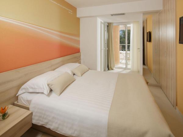 Residence Umag Plava Laguna : photo 2 de la chambre chambre communicante classique avec balcon - côté parc