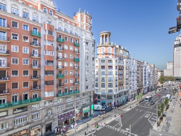Hostal Santillan : photo 4 de la chambre chambre double supérieure - vue sur la gran via