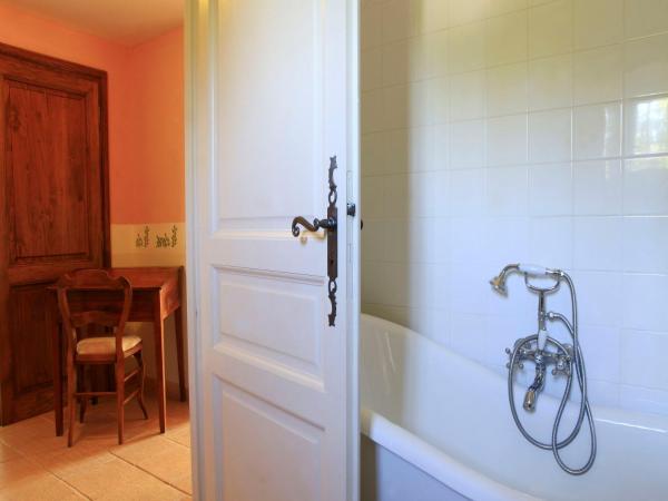 MAS DES FIGUES - Mas XVIII siècle - Piscine - très calme - Alpilles Saint Rémy de Provence - brunch méditerranéen salé sucré cuisine faite maison - ferme auberge agritourisme - Biologique FRBio potager bio huile d'olive bio jardin roseraie Biodiversité - : photo 1 de la chambre chambre double