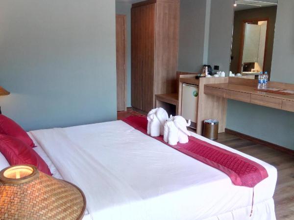 Chang Buri Resort & Spa : photo 7 de la chambre chambre deluxe côté colline - vue sur piscine