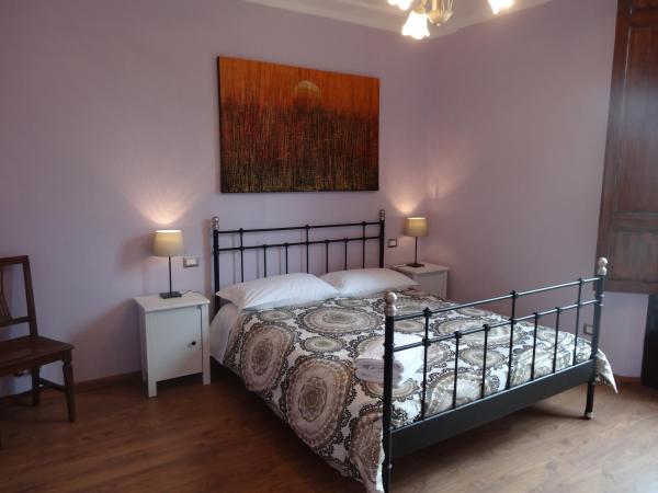 Bed & Breakfast La Tavernetta : photo 2 de la chambre chambre double avec salle de bains privative extérieure