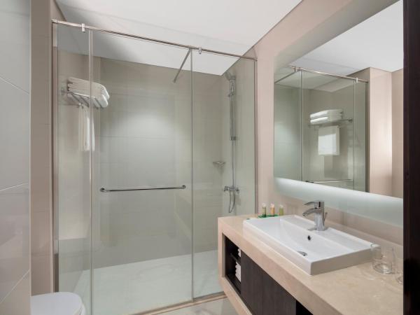 Hyatt Place Dubai Jumeirah Residences : photo 3 de la chambre ce studio comprend une cuisine.