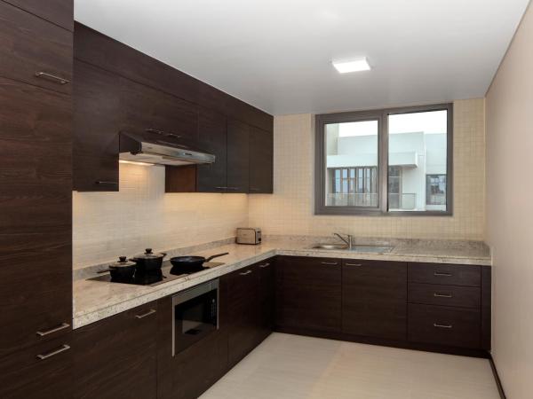 Hyatt Place Dubai Jumeirah Residences : photo 3 de la chambre appartement 2 chambres avec cuisine