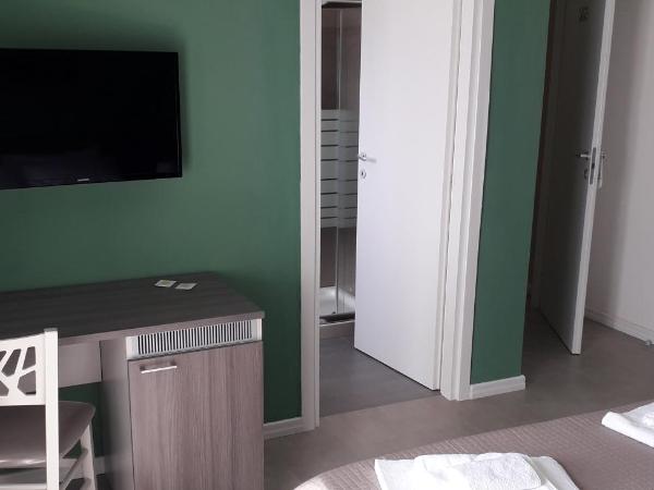 Borgo Palombaio 2 : photo 8 de la chambre chambre lit king-size avec balcon