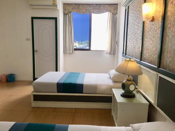 Highway Hotel : photo 4 de la chambre chambre lits jumeaux standard