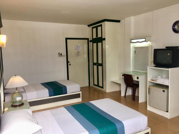 Highway Hotel : photo 6 de la chambre chambre lits jumeaux standard