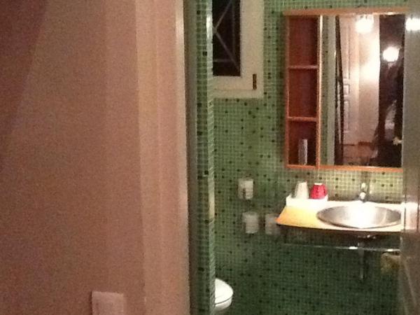 La Villa Blanche : photo 6 de la chambre chambre quadruple (4 adultes) avec douche