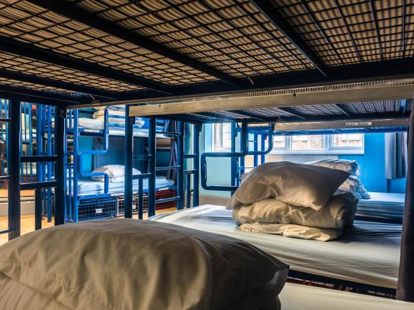 London Backpackers Youth Hostel 18 - 35 Years Old Only : photo 4 de la chambre lit dans dortoir mixte de 18 lits