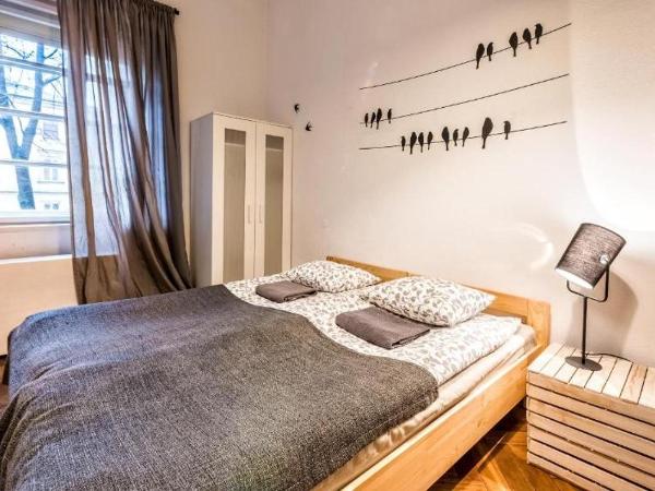 Flamingo Premium Hostel : photo 1 de la chambre chambre double