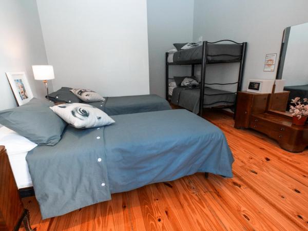 Milhouse Hostel Hipo : photo 2 de la chambre chambre quadruple avec salle de bains privative