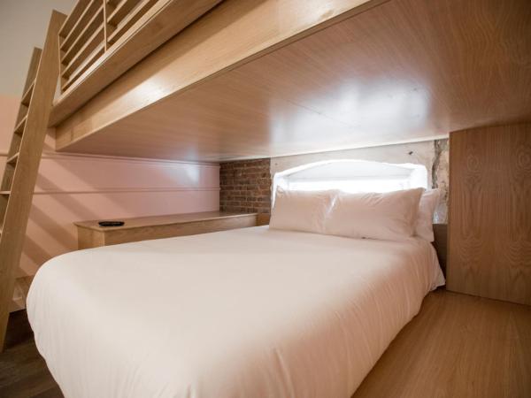 The Russell : photo 7 de la chambre room 2:1 - queen bunk