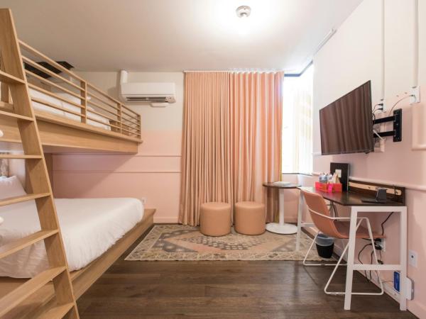 The Russell : photo 1 de la chambre room 2:1 - queen bunk