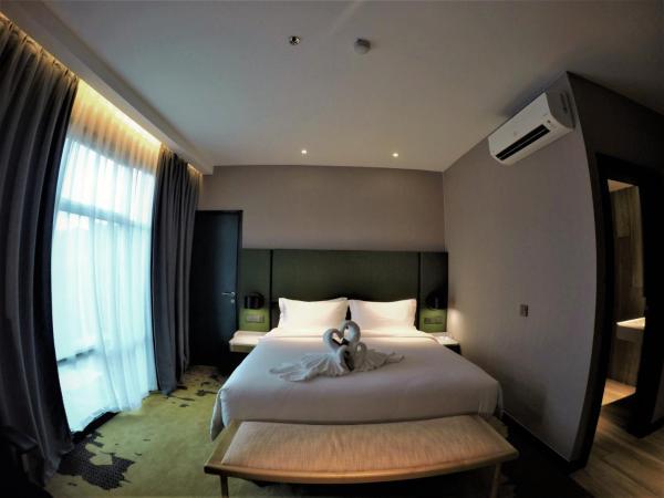 King Park Hotel Kota Kinabalu : photo 7 de la chambre chambre lit king-size exécutive
