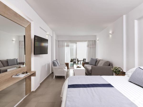 Aressana Spa Hotel & Suites - Small Luxury Hotels of the World : photo 5 de la chambre suite junior avec piscine commune