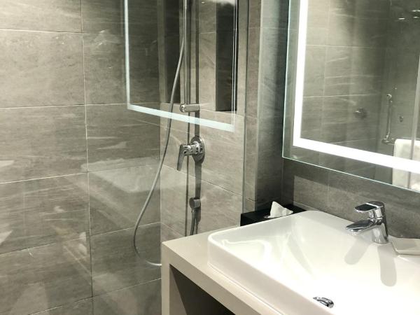 Novotel Kuala Lumpur City Centre : photo 7 de la chambre chambre lit king-size deluxe