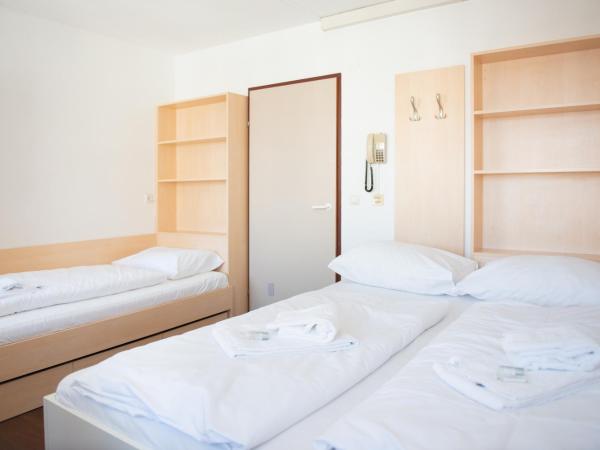 myNext - Riverside Hotel Salzburg : photo 2 de la chambre chambre triple avec salle de bains privative