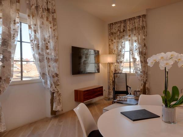 Donati Luxury Tower Suites : photo 4 de la chambre dante - suite with partial duomo view