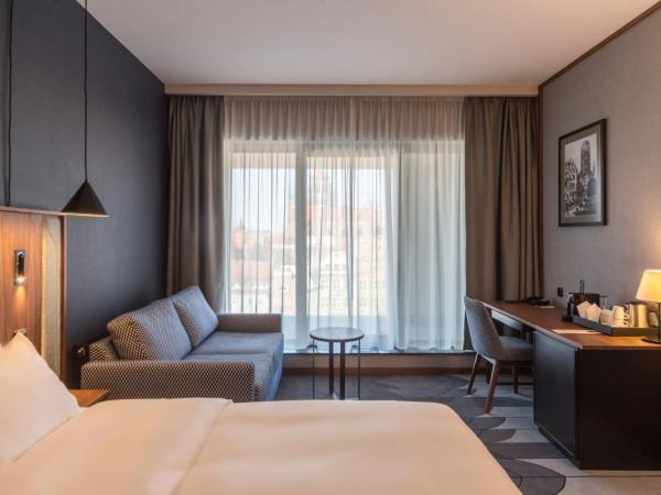 Radisson Hotel & Suites, Gdansk, Wyspa Spichrzów : photo 7 de la chambre chambre familiale avec accès au spa - vue sur rivière