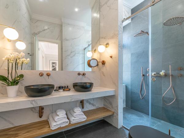 A77 Suites : photo 8 de la chambre suite Élégante - vue partielle sur acropole