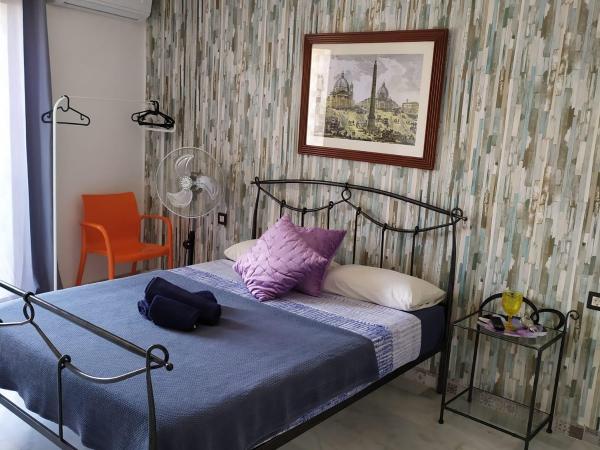 Málaga Centro Hostel : photo 1 de la chambre chambre double avec salle de bains privative