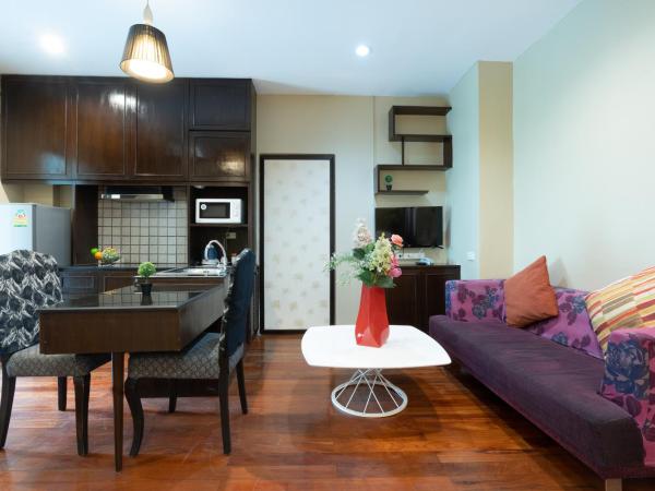 Greenview Ekkamai10 Suite : photo 5 de la chambre chambre familiale avec balcon