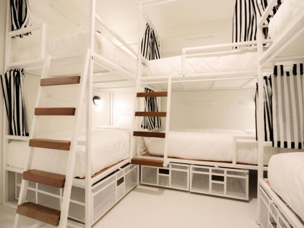 Hostel Lullaby Non-Smoking : photo 2 de la chambre dortoir mixte et supérieur avec 6 lits