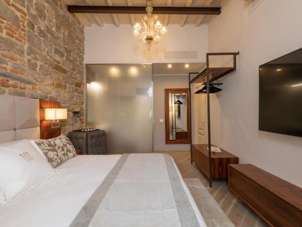 Donati Luxury Tower Suites : photo 2 de la chambre leonardo - deluxe king suite with duomo view