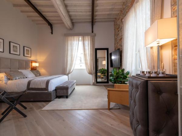Donati Luxury Tower Suites : photo 4 de la chambre raffaello - deluxe suite duomo view with spa bath
