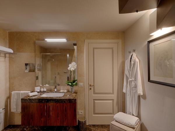 Donati Luxury Tower Suites : photo 5 de la chambre brunelleschi - king suite duomo view with spa bath