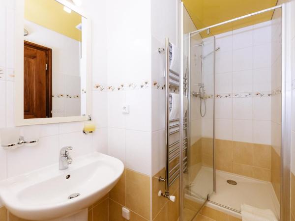 Boutique Hotel Romantick : photo 7 de la chambre chambre double avec lit d'appoint