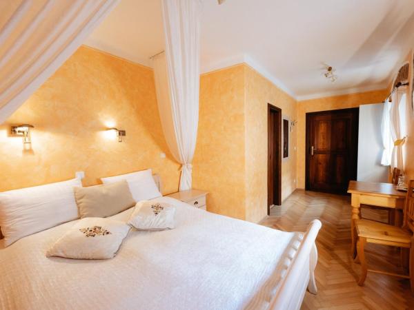 Boutique Hotel Romantick : photo 3 de la chambre chambre double avec lit d'appoint