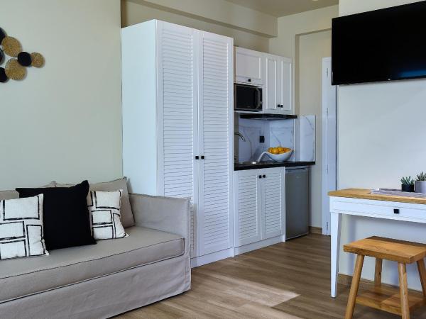 Marni Village : photo 6 de la chambre bungalow de luxe avec piscine à débordement privée