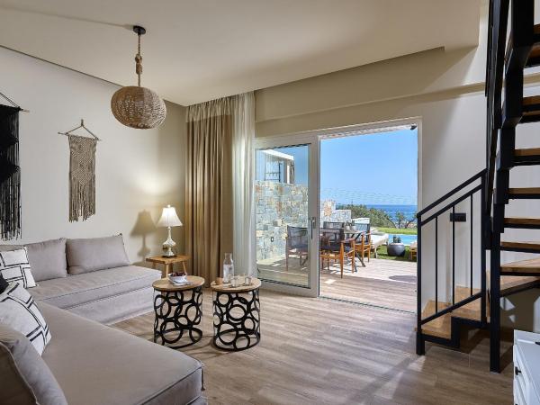 Marni Village : photo 2 de la chambre bungalow de luxe en duplex avec piscine à débordement privée