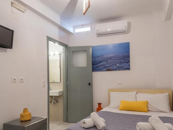 Orpheas Rooms : photo 2 de la chambre chambre double Économique - demi sous-sol