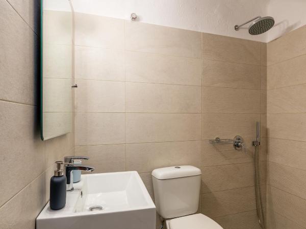 Orpheas Rooms : photo 3 de la chambre chambre double Économique - demi sous-sol