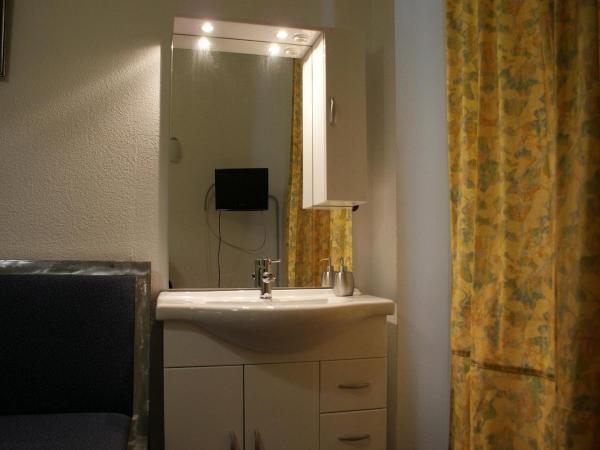 Hotel Garni Aaberna : photo 2 de la chambre chambre simple avec salle de bains commune