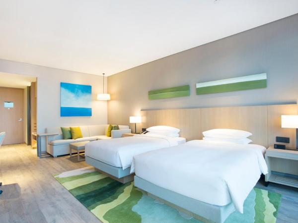 Hyatt Place Sanya City Center : photo 6 de la chambre chambre lits jumeaux avec canapé-lit - vue sur océan