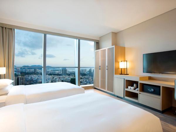 Hyatt Place Sanya City Center : photo 1 de la chambre chambre lits jumeaux avec canapé-lit - vue sur océan
