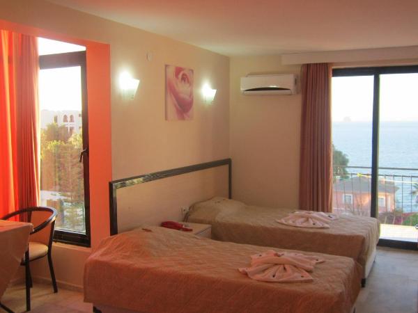 Hotel Melike : photo 1 de la chambre chambre double ou lits jumeaux avec balcon