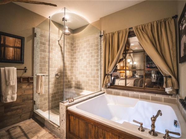 Big Cypress Lodge : photo 3 de la chambre chambre intérieure lit king-size 