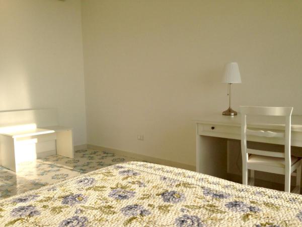 B&B Dipintodiblu' : photo 6 de la chambre chambre double ou lits jumeaux avec salle de bains privative externe