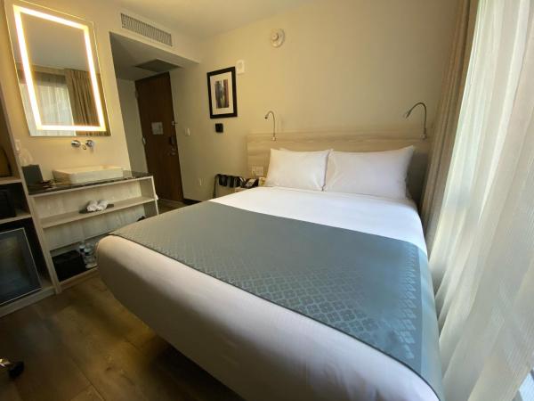 Wingate by Wyndham New York Midtown South/5th Ave : photo 4 de la chambre chambre lit queen-size - non-fumeurs