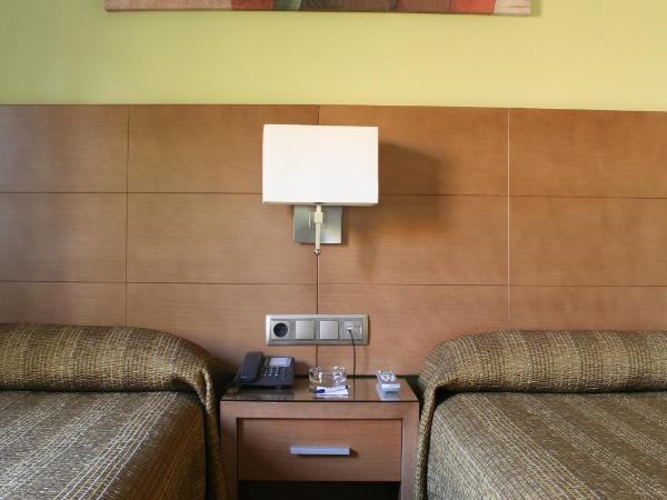 Hotel 4C Puerta Europa : photo 2 de la chambre chambre lits jumeaux