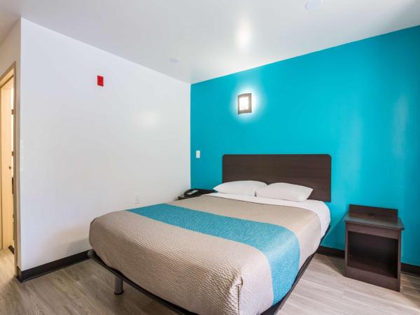 Motel 6-Smyrna, GA - Atlanta : photo 9 de la chambre chambre lit queen-size accessible aux personnes à mobilité réduite – non-fumeurs