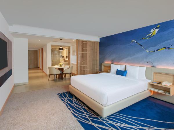 Novotel Ahmedabad : photo 7 de la chambre suite premier avec accès au salon