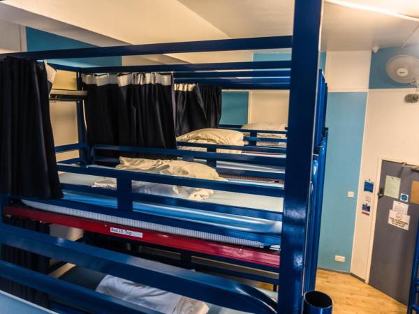 London Backpackers Youth Hostel 18 - 35 Years Old Only : photo 10 de la chambre lit dans dortoir mixte de 18 lits